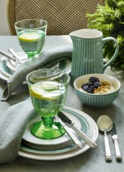 GreenGate Schenkkan Alice dusty groen (1 Liter) H 17.6 cm